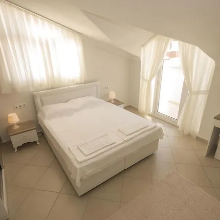 Stella Lux Apart & Residance Lägenhetshotell 4*